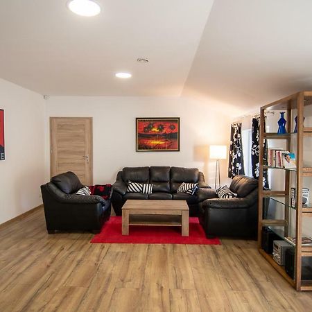 Apartamenty Podwarszawskie Stara Wies  Exteriör bild
